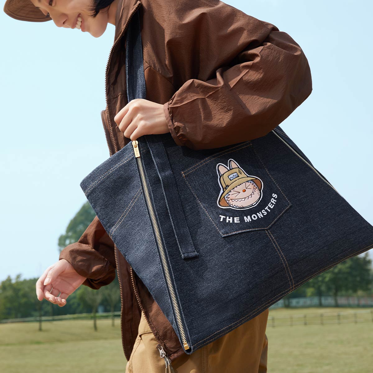 THE MONSTERS FALL IN WILD SERIES denim apron bag